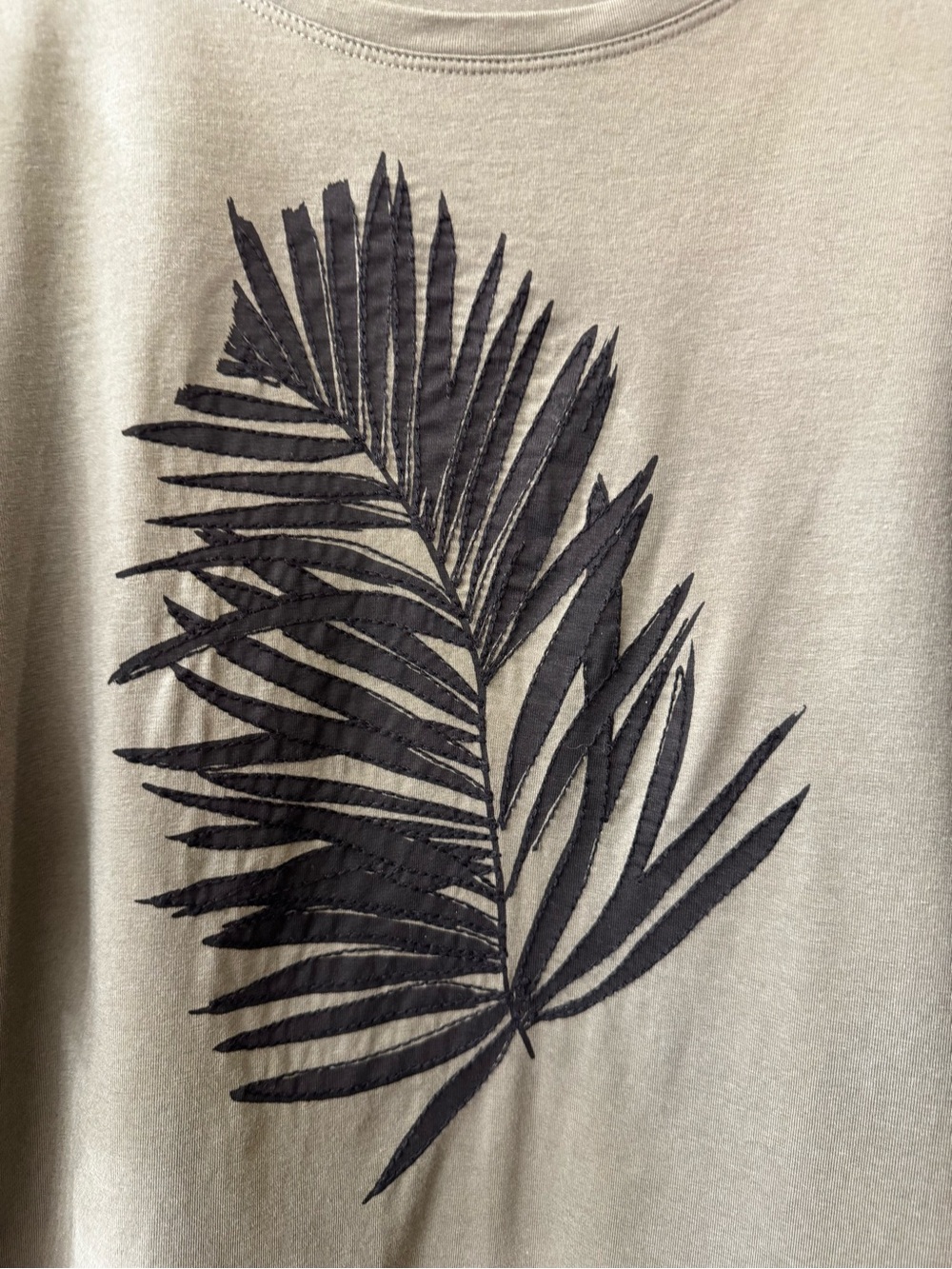 Chico's Olive Green Puff Sleeve Graphic Tee Sz 1 (US 8) - Picture 6 of 8